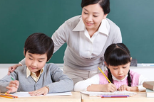 Những giáo viên hoán đổi tên họ để “bám” nghề