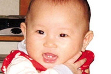 Cháu bé 2 tháng tuổi đã biết nói 