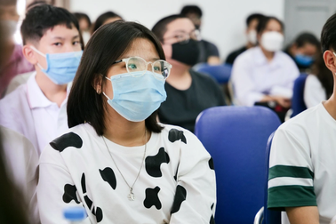 "Đợi chờ mỏi mòn" để được thi IELTS