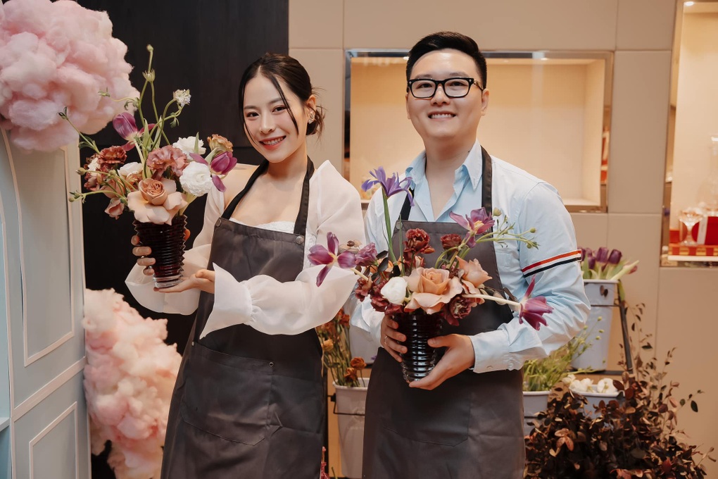 Cặp vợ chồng trẻ bất ngờ gặp tai nạn khi đang ngồi trên xe hoa - 1 Cặp vợ chồng trẻ bất ngờ gặp tai nạn khi đang ngồi trên xe hoa - 1