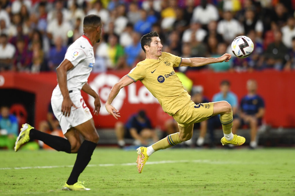 Real Madrid vững ngôi đầu bảng La Liga, Barcelona thắng đậm Sevilla - 5 Real Madrid vững ngôi đầu bảng La Liga, Barcelona thắng đậm Sevilla - 5