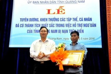 Chủ tàu cứu 34 ngư dân bị nạn ở Hoàng Sa nhận bằng khen của Thủ tướng