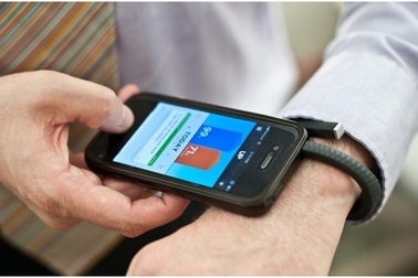 Thiết bị giúp sạc điện thoại bằng… mồ hôi