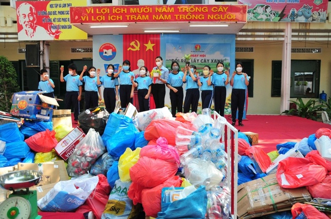 Chỉ trong một buổi, ban tổ chức đã thu được 1.558kg giấy vụn, 42kg vỏ lon; 48kg nhựa.