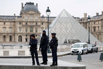 Lỗ hổng nghiêm trọng trong vụ cướp "báu vật vô giá" tại bảo tàng Louvre