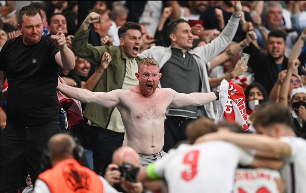 Bóng đá Anh có thể gặp họa lớn vì cổ động viên gây rối ở Euro 2020 - 1 Bóng đá Anh có thể gặp họa lớn vì cổ động viên gây rối ở Euro 2020 - 1
