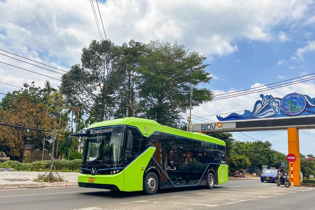 Vòng quanh Phú Quốc miễn phí bằng tuyến VinBus 24/7 - 2 Vòng quanh Phú Quốc miễn phí bằng tuyến VinBus 24/7 - 2