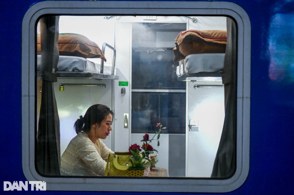 Vắng lặng ở Ga Hà Nội ngày chạy lại đôi tàu khách Thống nhất SE3/SE4 - 12 Vắng lặng ở Ga Hà Nội ngày chạy lại đôi tàu khách Thống nhất SE3/SE4 - 12
