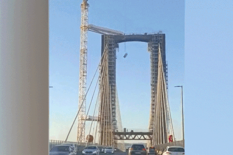 Buồng vệ sinh rơi xuống cao tốc, nhiều người thoát chết trong gang tấc