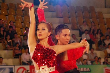 Vượt Chí Anh, Khánh Thi và “kép mới” gặt Vàng liên tiếp