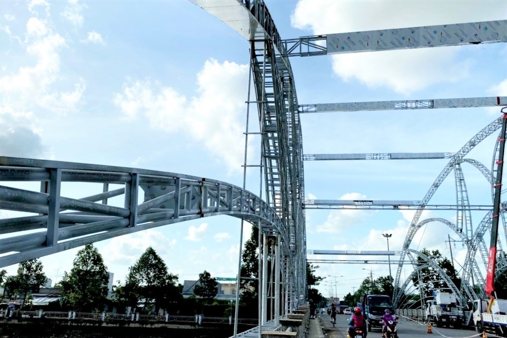 Sập dàn trang trí khủng bằng thép trị giá tiền tỷ - 7 Sập dàn trang trí khủng bằng thép trị giá tiền tỷ - 7
