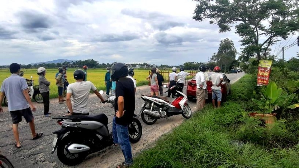 Tìm thấy mảnh đạn gần hiện trường vụ nổ làm phó giám đốc ngân hàng tử vong - 3 Tìm thấy mảnh đạn gần hiện trường vụ nổ làm phó giám đốc ngân hàng tử vong - 3