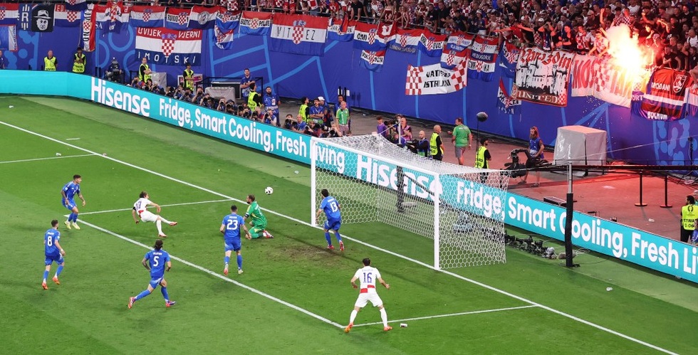 Phút điên rồ, giây chết lặng và kịch bản nghiệt ngã cho Luka Modric - 2 Phút điên rồ, giây chết lặng và kịch bản nghiệt ngã cho Luka Modric - 2
