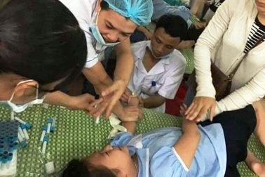 Vụ học sinh ngộ độc ở Ninh Bình: Nghi do ruốc gà