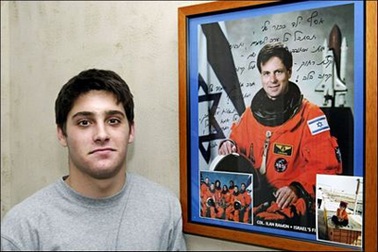 Con trai “anh hùng không gian” tử nạn máy bay