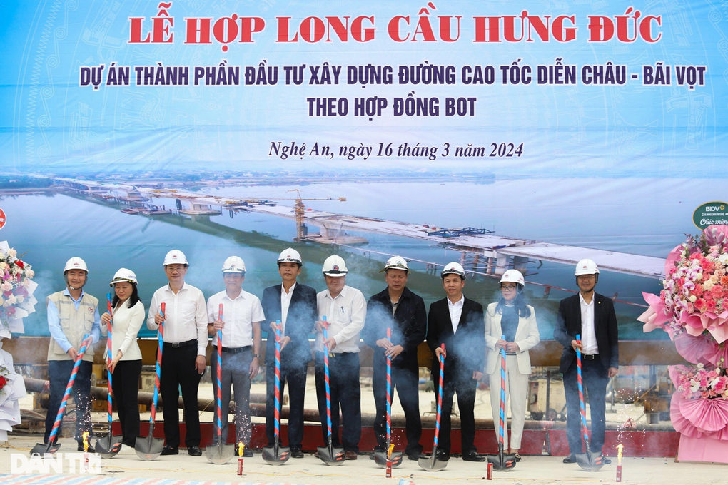 Hợp long cầu đường bộ dài nhất cao tốc Bắc - Nam - 1