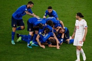 Thắng hủy diệt Thụy Sĩ, Italia chính thức vượt qua vòng bảng