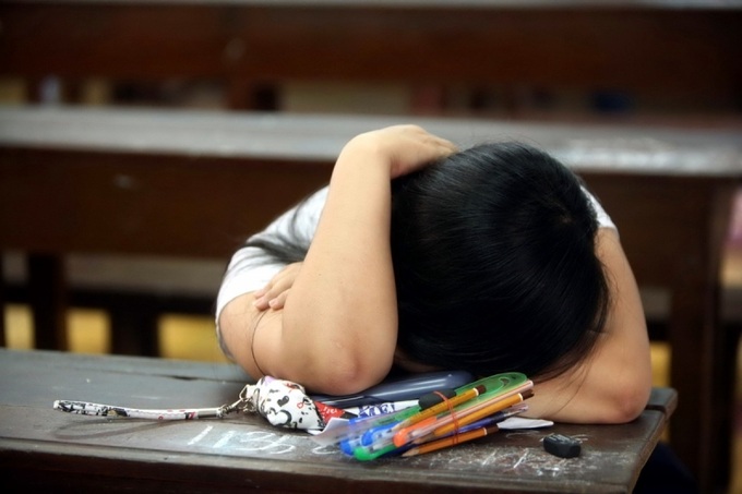 Đừng tạo áp lực quá lớn cho con trẻ khi mùa thi đang đến gần. Ảnh minh họa