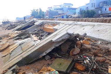 Vụ kè 12 tỷ chưa bàn giao đã nát: Không có chuyện lấy ngân sách để khắc phục!