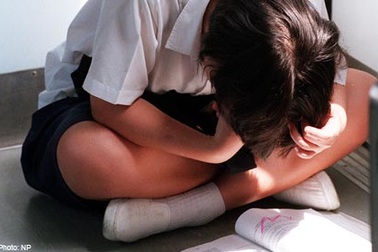 Bị ép học, thuê người giết bố và chị gái 