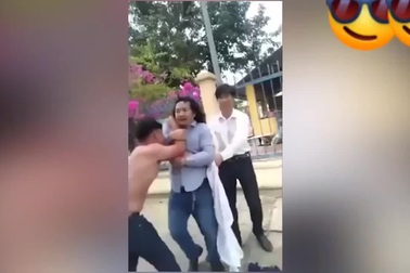 Tên cướp giật dây chuyền bị người dân vây bắt