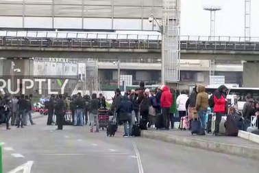 Cảnh sát Pháp bắn chết kẻ cướp súng tại sân bay lớn thứ 2 Paris