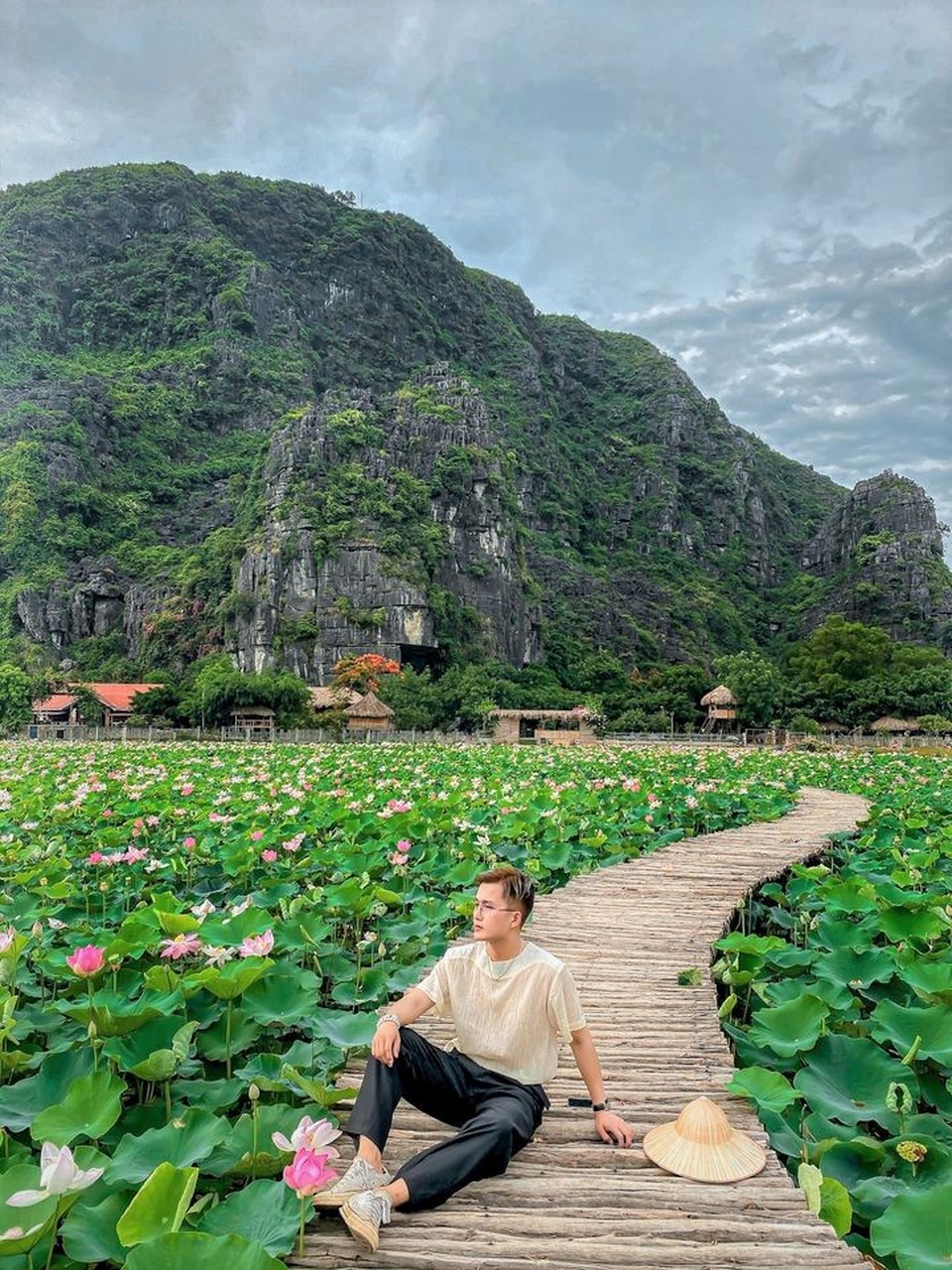 Trồng sen Nhật, thả cá và làm du lịch ở ruộng lúa, nông dân kiếm bộn tiền - 3 Trồng sen Nhật, thả cá và làm du lịch ở ruộng lúa, nông dân kiếm bộn tiền - 3