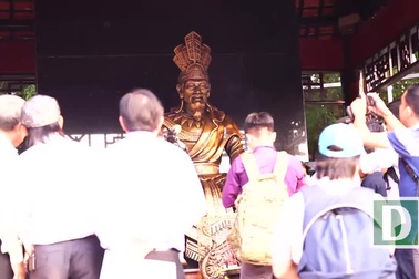 Cùng nhìn ngắm tượng Vua Hùng chuẩn bị mở cửa ngay quốc giỗ