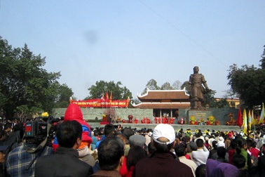 Chen chân xem cảnh “vua Quang Trung đánh thắng giặc” ở lễ hội Gò Đống Đa