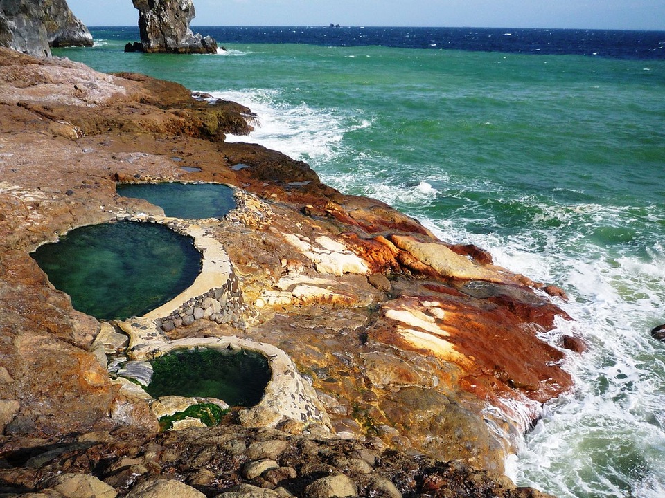 Thả mình thư giãn trong bồn onsen đá tự nhiên trên đảo Iojima - 2 Thả mình thư giãn trong bồn onsen đá tự nhiên trên đảo Iojima - 2