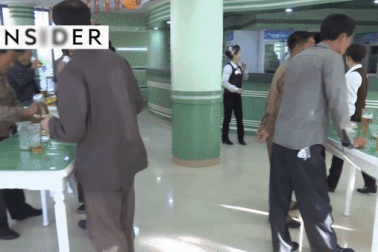 Bên trong quán bar kỳ lạ không ghế ngồi ở Triều Tiên