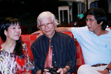 “Sao” cùng tưởng niệm một năm ngày mất nhạc sĩ Phạm Thế Mỹ