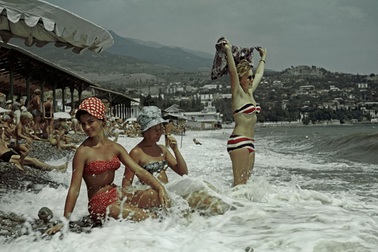 Ảnh hiếm về các hoạt động giải trí của giới trẻ Liên Xô trên bãi biển