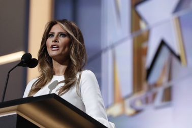 Vợ tỷ phú Trump nói chồng bị "dẫn dụ" khi phát ngôn thô tục về phụ nữ