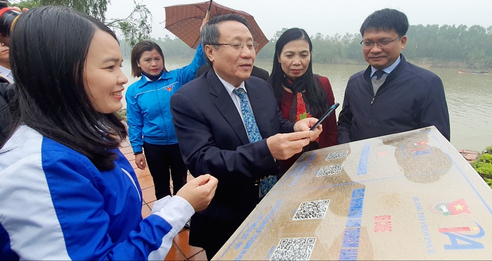 Quảng Trị gắn QR Code cho hàng loạt điểm du lịch nổi tiếng - 2 Quảng Trị gắn QR Code cho hàng loạt điểm du lịch nổi tiếng - 2