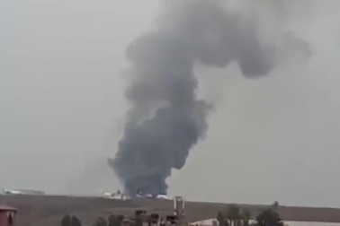 Máy bay chở khách Bangladesh rơi ở Nepal