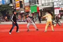 Xem nữ CSGT Ninh Bình một mình hạ gục hai đối tượng gây rối