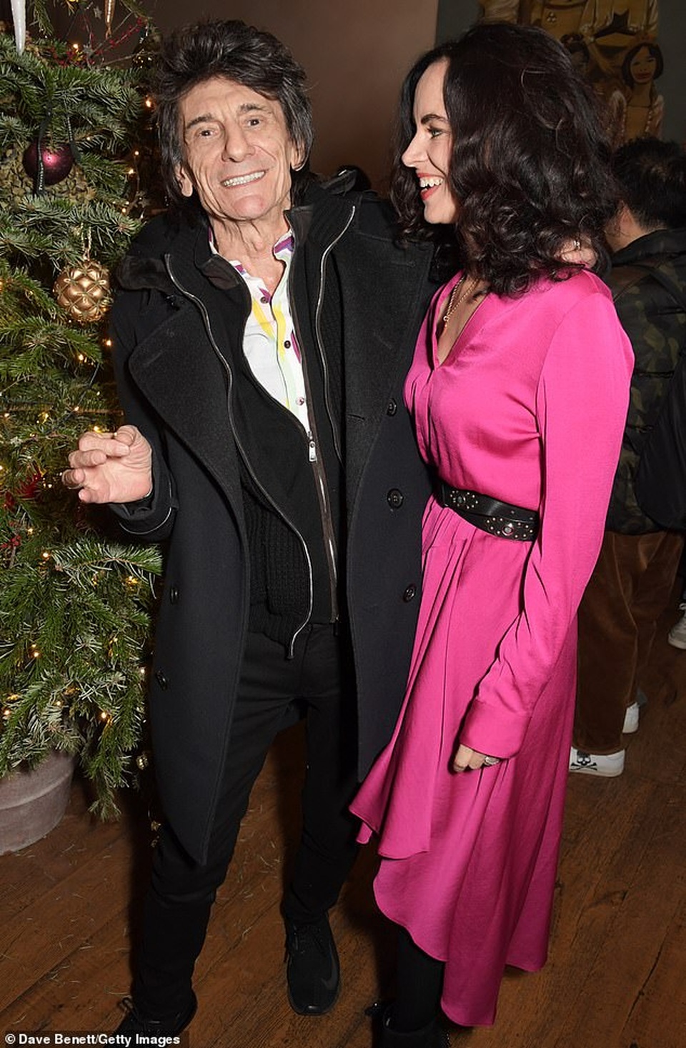 Ronnie Wood đưa vợ mới gặp vợ cũ - 4 Ronnie Wood đưa vợ mới gặp vợ cũ - 4