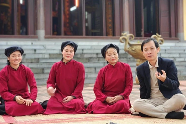 Tài xế taxi, chủ tiệm spa say sưa hát Xoan ở Phú Thọ