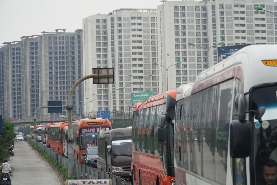 Hà Nội: Cửa ngõ phía nam ùn tắc chiều mùng 5 tết - 6 Hà Nội: Cửa ngõ phía nam ùn tắc chiều mùng 5 tết - 6