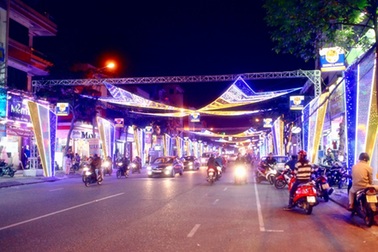 Tản bộ đường đèn trong ngày Tết