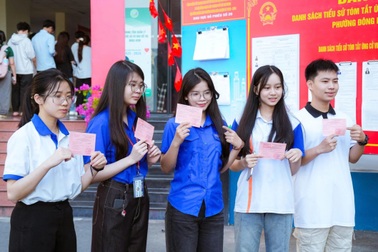 22.000 sinh viên ở ký túc xá lớn nhất nước đi bầu cử