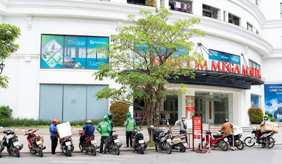Ấm lòng mùa dịch: Ưu tiên riêng của shipper giao hàng - 7 Ấm lòng mùa dịch: Ưu tiên riêng của shipper giao hàng - 7