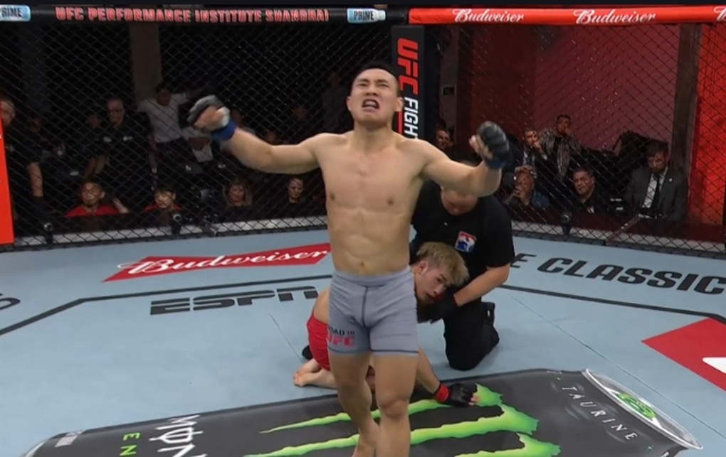 Durchschlagender Sieg über japanischen Gegner, vietnamesischer Boxer kommt UFC - 2 näher Thắng vang dội đối thủ Nhật Bản, võ sĩ Việt Nam tiến gần tới UFC - 2