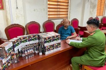 Phát hiện tài xế xe khách vận chuyển 19.200 điếu thuốc lá điện tử