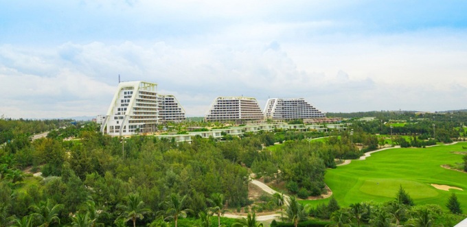 16 xe sang chờ đón golfer trong giải đấu mừng khánh thành khách sạn FLC Grand Hotel Quy Nhơn - Ảnh 3. 16 xe sang chờ đón golfer trong giải đấu mừng khánh thành khách sạn FLC Grand Hotel Quy Nhơn - Ảnh 3.