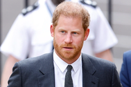 Hoàng tử Harry ra làm chứng tại tòa án Anh