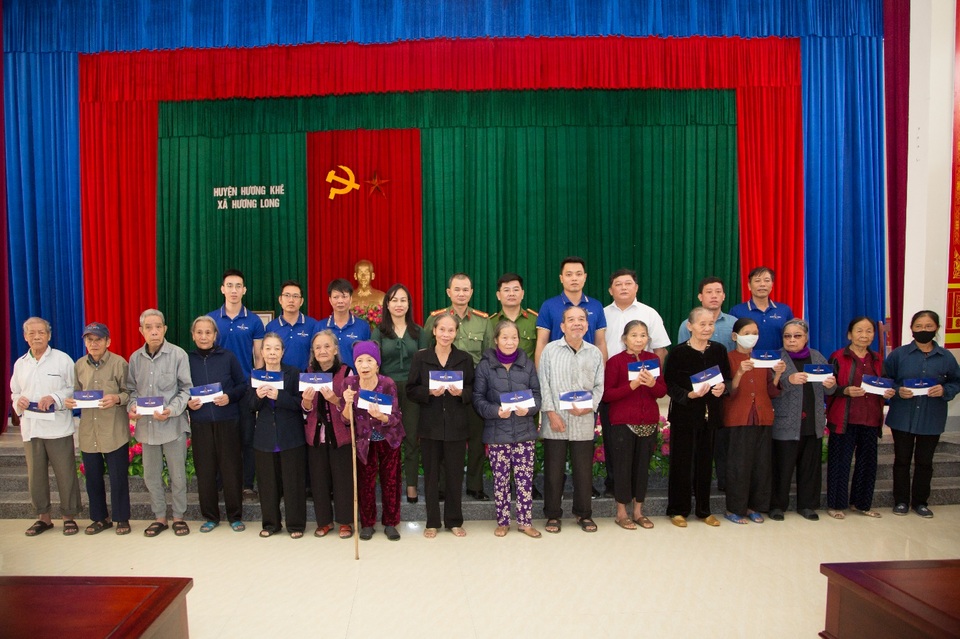 TMV Ngọc Dung khép lại hành trình thiện nguyện tại Nghệ An - Hà Tĩnh - 1 TMV Ngọc Dung khép lại hành trình thiện nguyện tại Nghệ An - Hà Tĩnh - 1