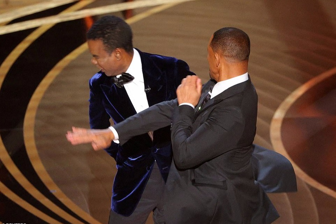 Chris Rock đã ngăn cảnh sát bắt Will Smith tại Oscar 2022 - 2 Chris Rock đã ngăn cảnh sát bắt Will Smith tại Oscar 2022 - 2