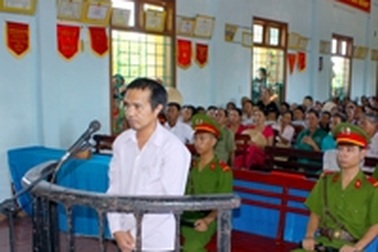 Nghi ngoại tình, dùng gậy gỗ giết vợ